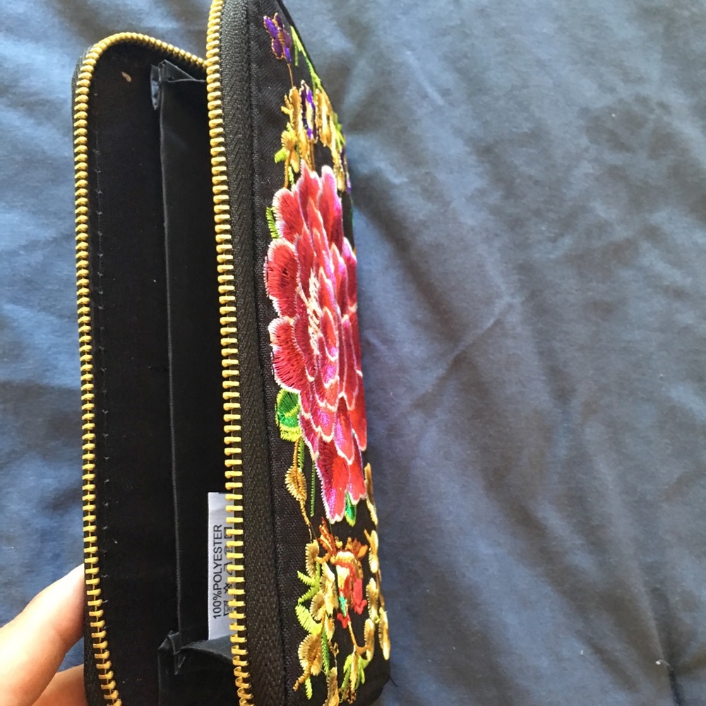 Embroidered wallet - Picture 5 of 5